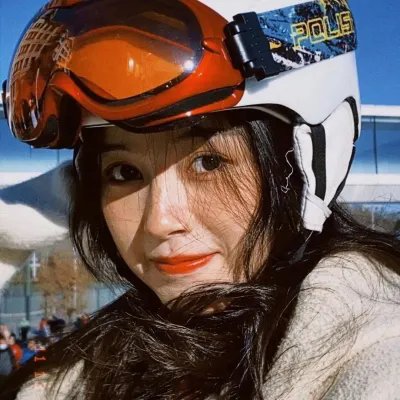 龙纹身的女孩